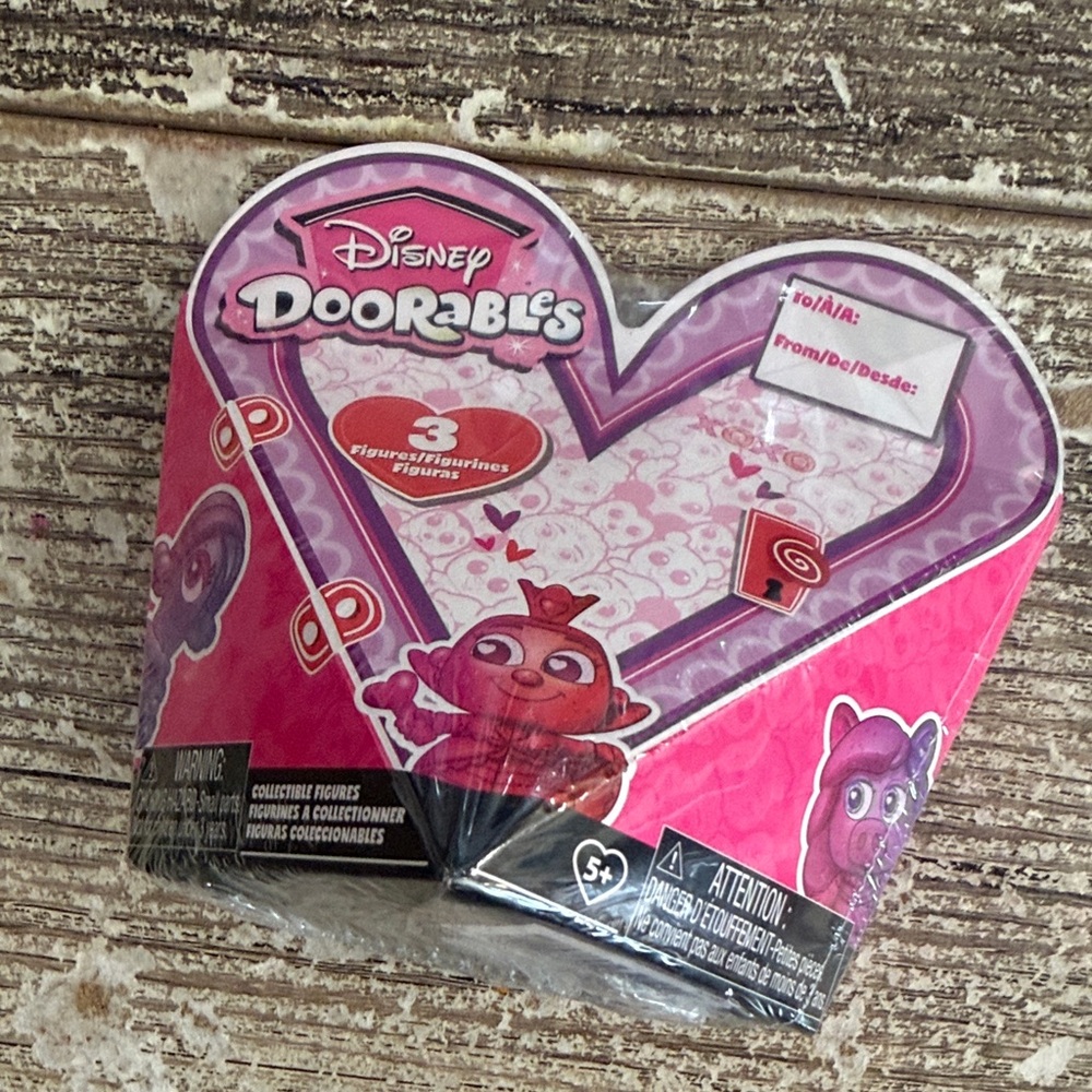 NWT Disney Doorables 2026 valentines box - code 045